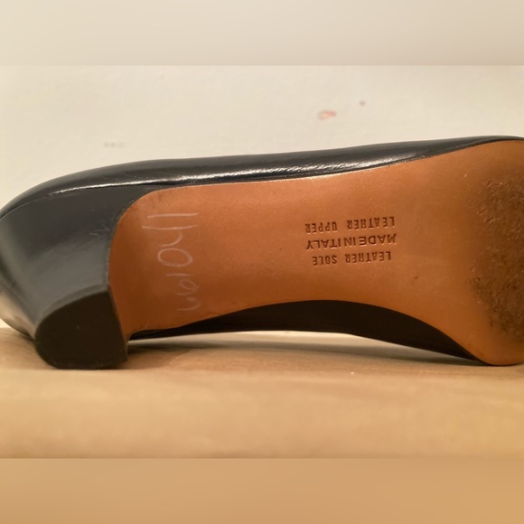 Salvatore Ferragamo vintage navy leather heels, size 6AA (narrow width) - Picture 7 of 8